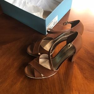 Antonio Melani luggage tan heels